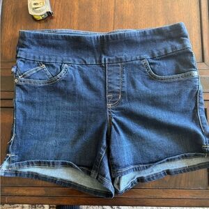 Rock & Republic Blue Jean Shorts Slits at Legs Tummy Control NWOT. Classy Sz 14